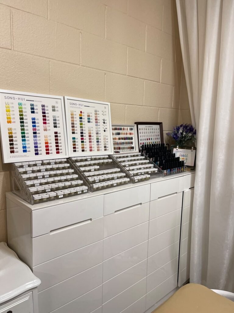 Hundreds of gel colours