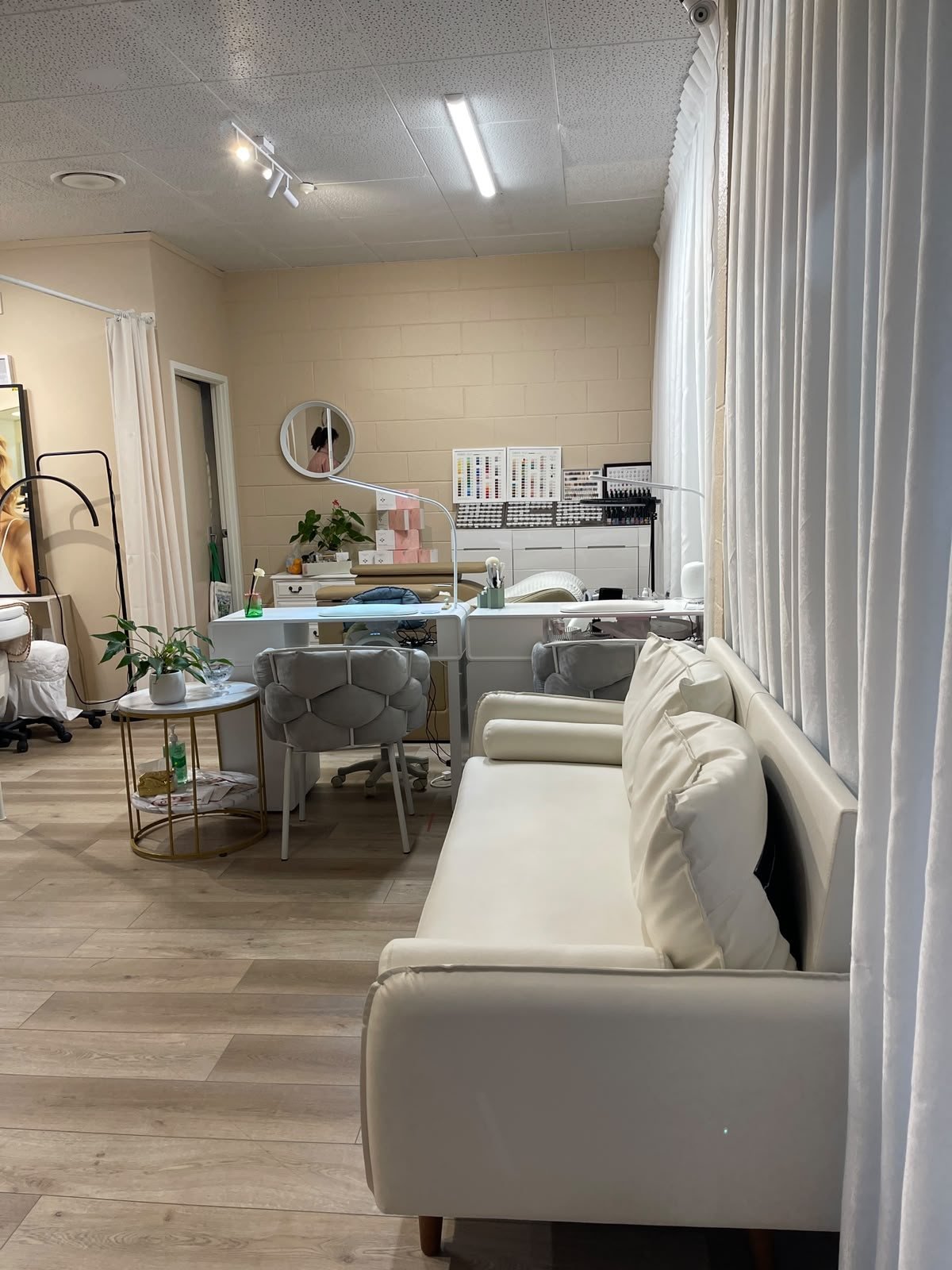 Smoo Beauty reception lounge and nail bar